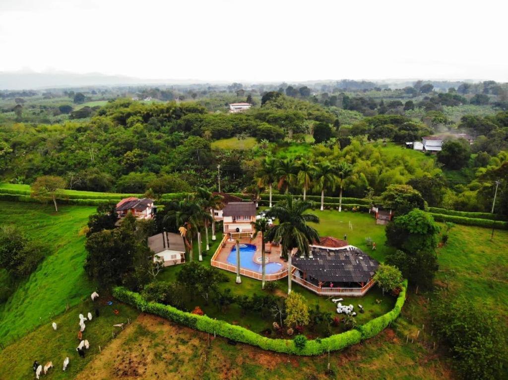 Alojamiento Campestre Hawaii Montenegro Bagian luar foto