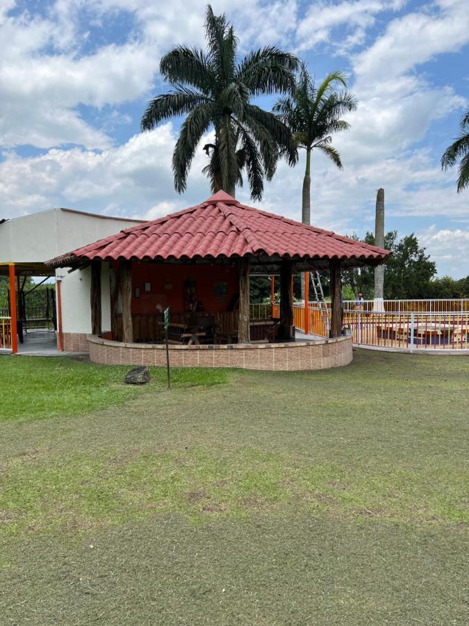 Alojamiento Campestre Hawaii Montenegro Bagian luar foto